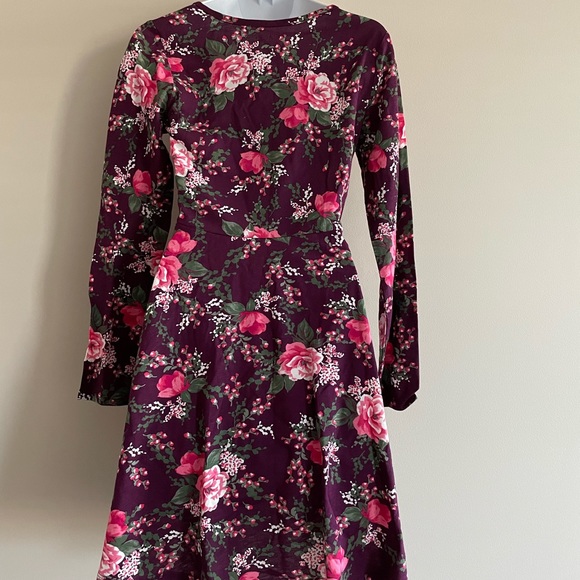 🚨Sold🚨Long Sleeve Floral print Dress size 10–12 - Picture 2 of 4